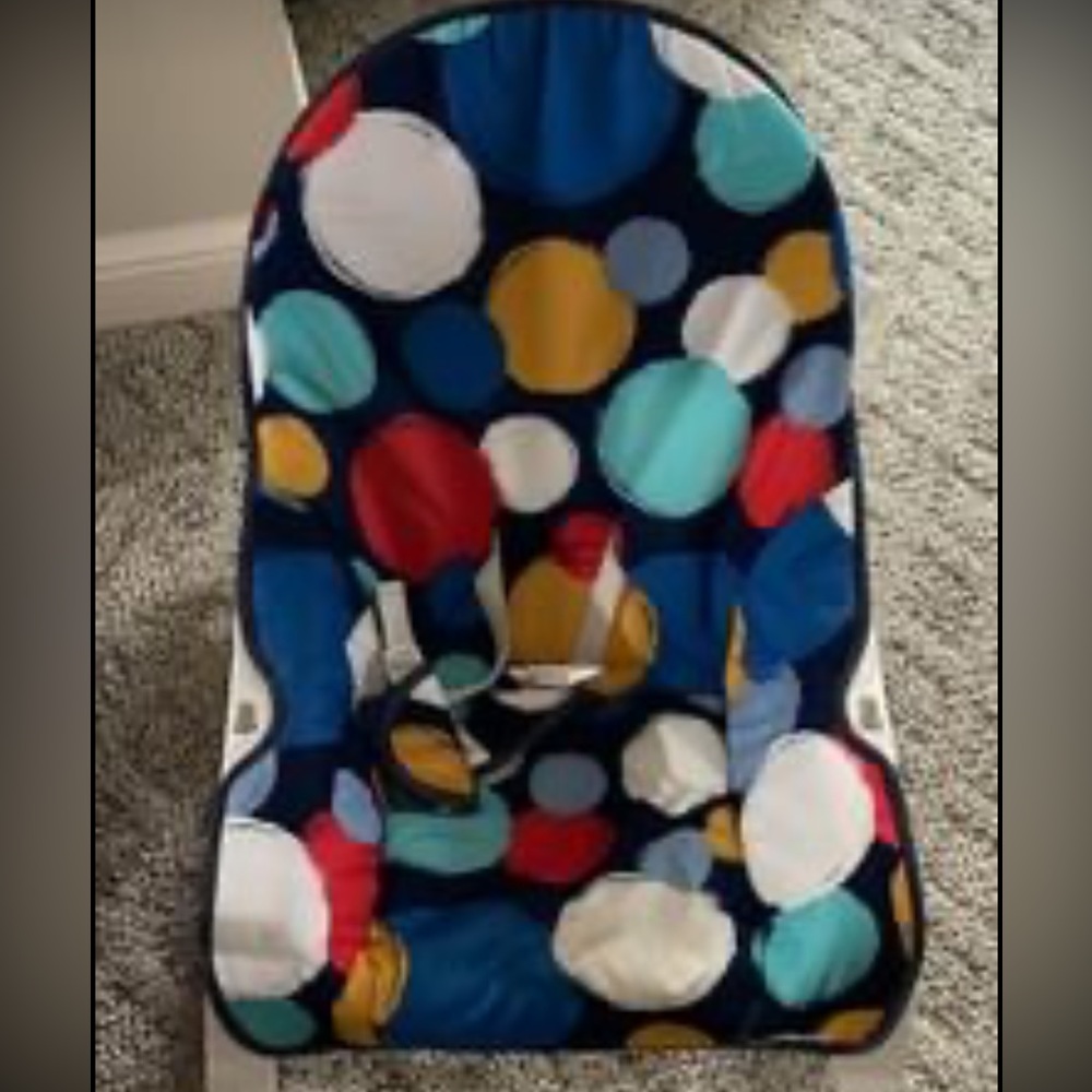 Chair that converts from infant seat to toddler seat! Rocks!